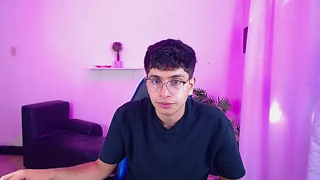 Snapshot of maax_18 chatting on 04/06/26, 01:34 maax 18 online show from 04/06/26, 01:34