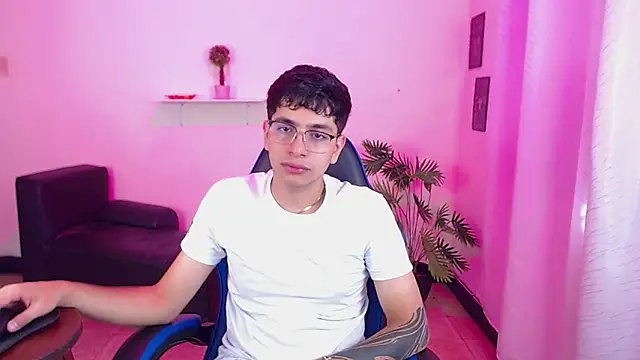 Snapshot of maax_18 chatting on 04/09/26, 01:49 maax 18 online show from 04/09/26, 01:49