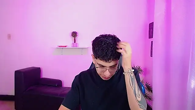 Snapshot of maax_18 chatting on 04/13/26, 01:49 maax 18 online show from 04/13/26, 01:49