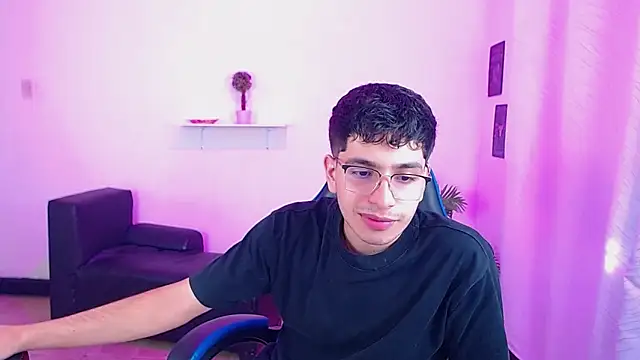 Snapshot of maax_18 chatting on 04/14/26, 01:39 maax 18 online show from 04/14/26, 01:39