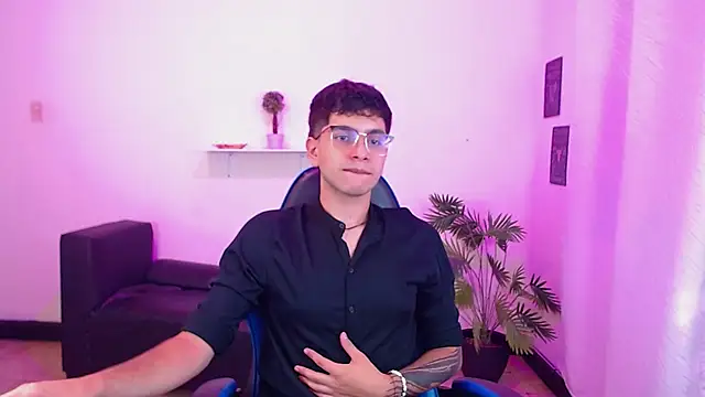 Snapshot of maax_18 chatting on 04/16/26, 01:56 maax 18 online show from 04/16/26, 01:56