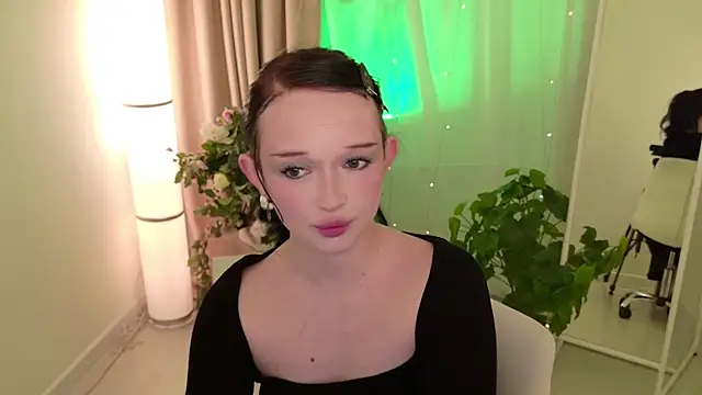 Flora Ray online show from 04/01/26, 12:50