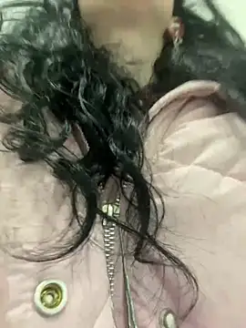 Flora Ray online show from 04/11/26, 01:15