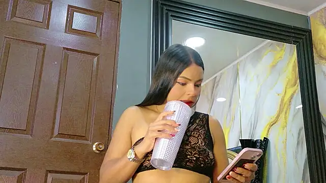 Snapshot of LindaFrancoo chatting on 04/11/26, 05:50 LindaFrancoo online show from 04/11/26, 05:50