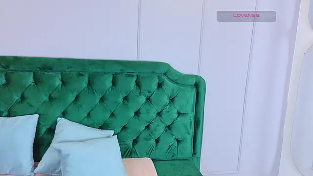 lilyrouses online show from 04/16/26, 07:36