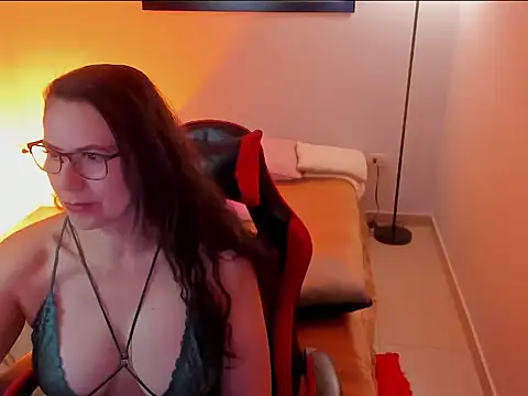 Snapshot of jazmin_steele chatting on 04/01/26, 01:23 jazmin steele online show from 04/01/26, 01:23