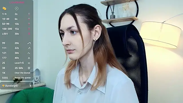 LoraLanett online show from 04/10/26, 02:00