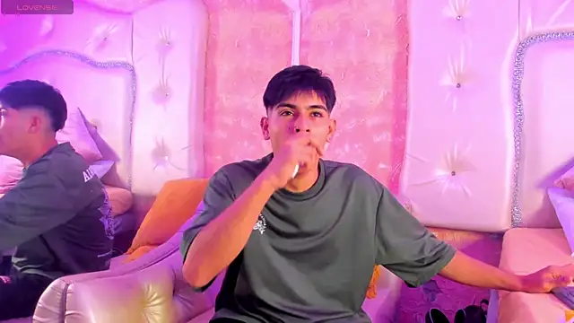 Snapshot of TylerCruz__ chatting on 03/30/26, 01:56 TylerCruz online show from 03/30/26, 01:56