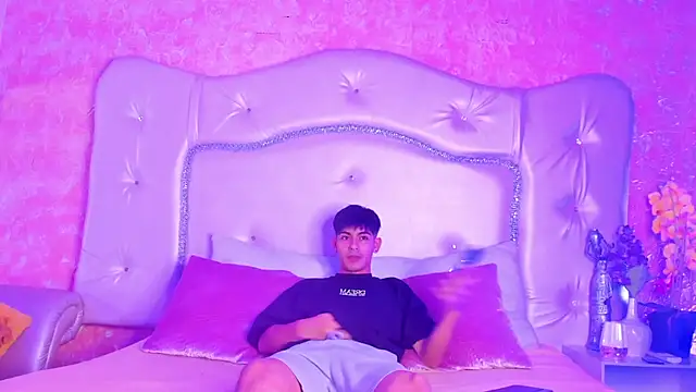 Snapshot of TylerCruz__ chatting on 03/31/26, 01:22 TylerCruz online show from 03/31/26, 01:22