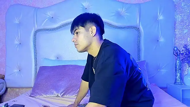 Snapshot of TylerCruz__ chatting on 04/07/26, 03:12 TylerCruz online show from 04/07/26, 03:12