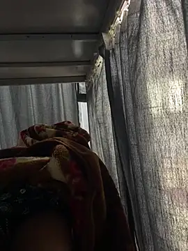 Snapshot of devlove352 chatting on 04/08/26, 12:16 devlove352 online show from 04/08/26, 12:16