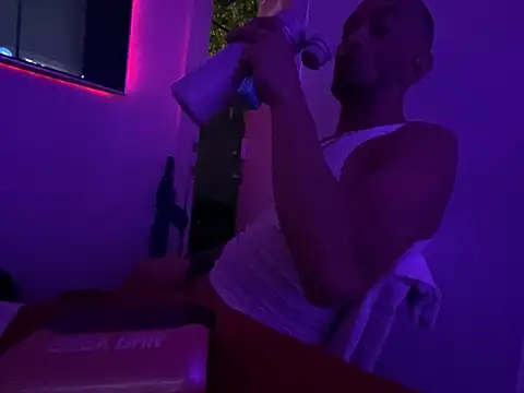 Snapshot of hpcouplee420 chatting on 04/05/26, 05:59 hpcouplee420 online show from 04/05/26, 05:59