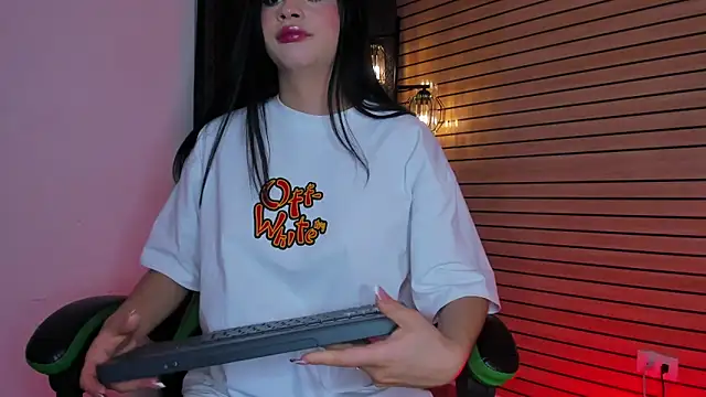 SweetLittleQueenBat online show from 04/06/26, 02:42