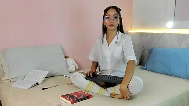 Daphne Rosse online show from 04/09/26, 11:48