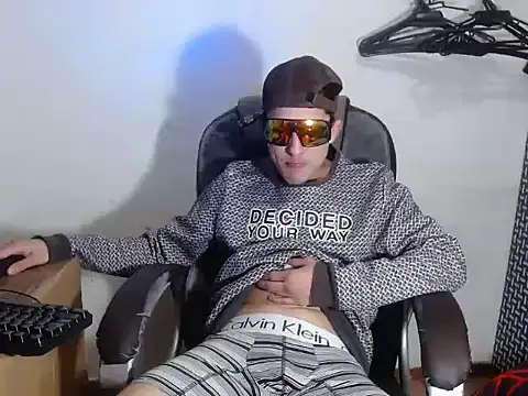 SexyboyHot2000 online show from 06/04/26, 01:33
