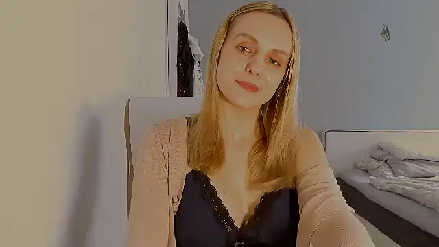 CutieLaura online show from 04/09/26, 09:36