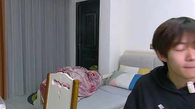 Snapshot of buding-001 chatting on 03/25/26, 10:10 buding-001 online show from 03/25/26, 10:10