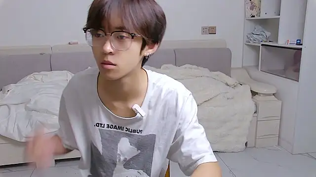 Snapshot of buding-001 chatting on 03/31/26, 05:41 buding-001 online show from 03/31/26, 05:41