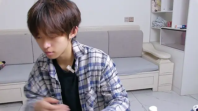 Snapshot of buding-001 chatting on 04/01/26, 05:30 buding-001 online show from 04/01/26, 05:30