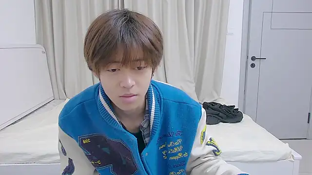 Snapshot of buding-001 chatting on 04/03/26, 04:43 buding-001 online show from 04/03/26, 04:43