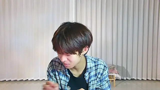 Snapshot of buding-001 chatting on 04/04/26, 10:02 buding-001 online show from 04/04/26, 10:02