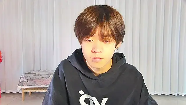 Snapshot of buding-001 chatting on 04/05/26, 06:10 buding-001 online show from 04/05/26, 06:10