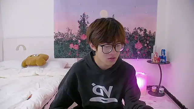 Snapshot of buding-001 chatting on 04/06/26, 10:38 buding-001 online show from 04/06/26, 10:38