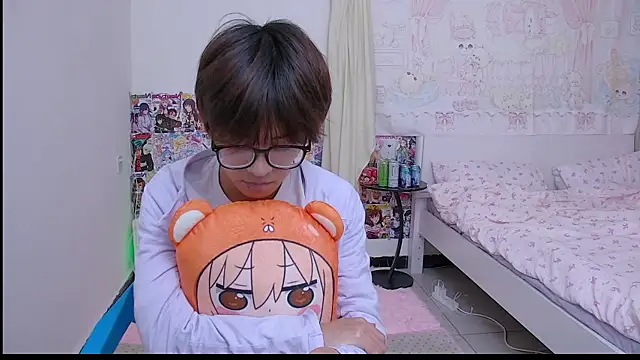 Snapshot of buding-001 chatting on 04/08/26, 04:45 buding-001 online show from 04/08/26, 04:45