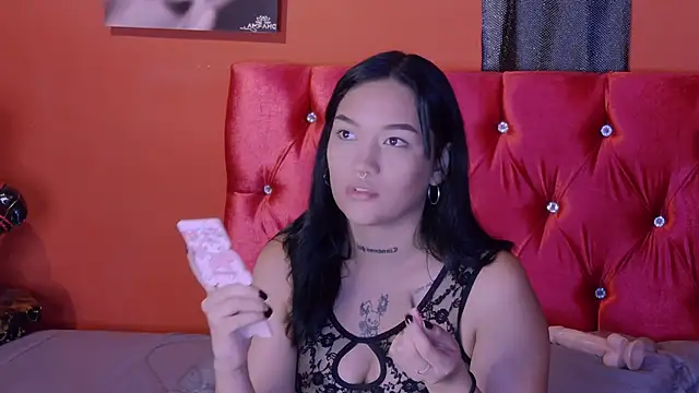 Snapshot of Val_viixen chatting on 04/16/26, 12:06 Val viixen online show from 04/16/26, 12:06