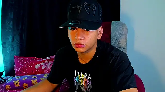 Snapshot of Aless_bigg chatting on 04/09/26, 08:42 Aless bigg online show from 04/09/26, 08:42