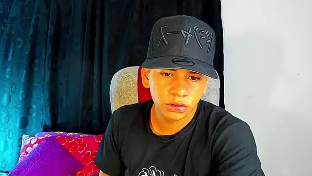 Snapshot of Aless_bigg chatting on 04/11/26, 08:18 Aless bigg online show from 04/11/26, 08:18