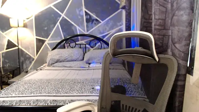 demeterfoxx online show from 04/04/26, 01:04