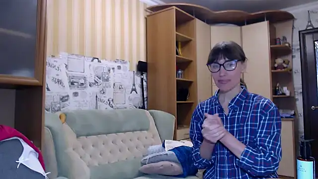 LadyL2026 online show from 04/11/26, 01:37