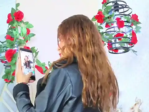 Snapshot of ValerieWoodsl chatting on 04/13/26, 08:14 ValerieWoodsl online show from 04/13/26, 08:14