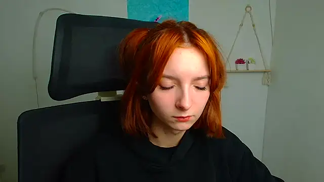 Snapshot of Butterfly_Milly chatting on 04/15/26, 11:39 Butterfly Milly online show from 04/15/26, 11:39