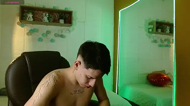 RoaSexi25 online show from 04/10/26, 11:53