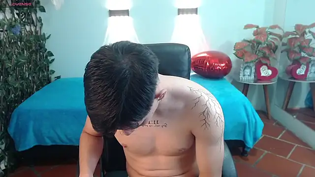 RoaSexi25 online show from 04/15/26, 03:24