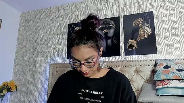 ValeAlvarez  online show from 04/07/26, 04:07