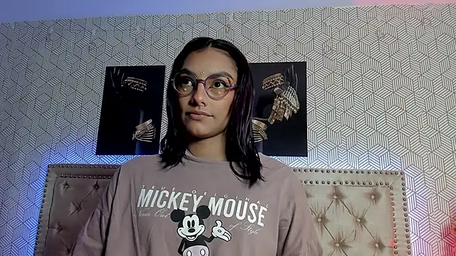 ValeAlvarez  online show from 04/12/26, 06:35