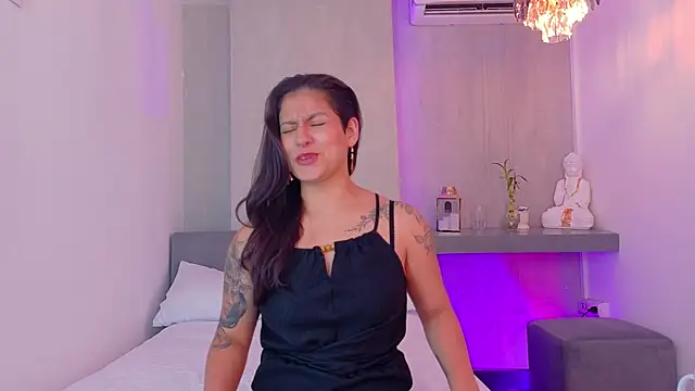 Snapshot of aurarosse_ chatting on 04/09/26, 11:26 aurarosse online show from 04/09/26, 11:26