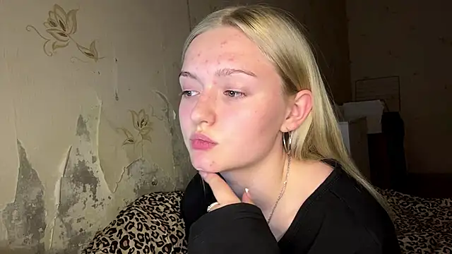 Sophia Blonde online show from 04/15/26, 03:41