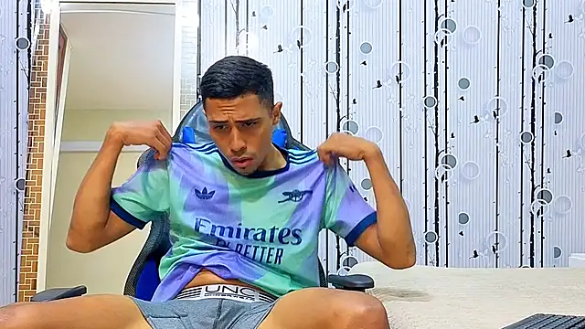 Charlies Fox online show from 04/05/26, 04:15