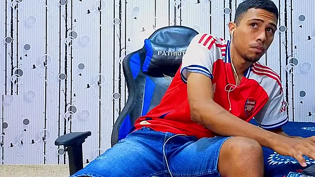 Charlies Fox online show from 04/07/26, 07:14