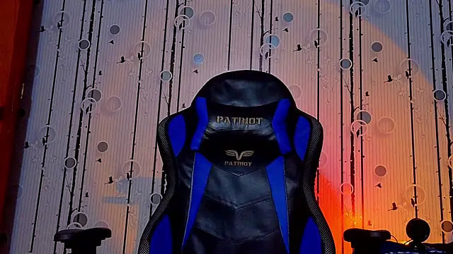 Charlies Fox online show from 04/12/26, 03:50