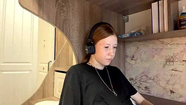 KiraNice1 online show from 04/03/26, 12:25