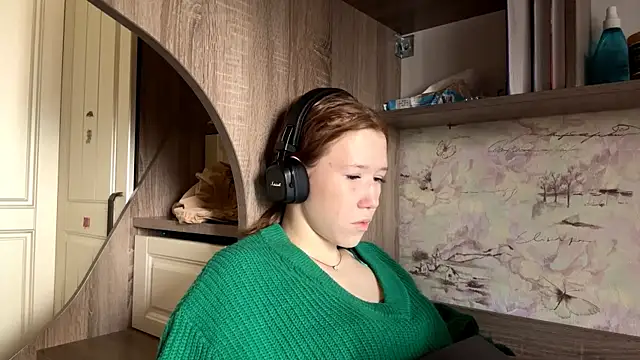 KiraNice1 online show from 04/12/26, 07:24