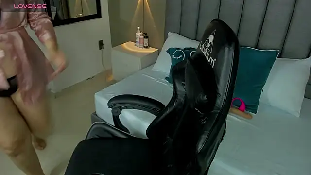 madison abril online show from 04/09/26, 02:44