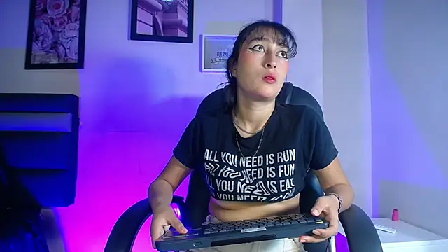 Snapshot of Fenixx_19 chatting on 03/26/26, 11:27 Fenixx 19 online show from 03/26/26, 11:27