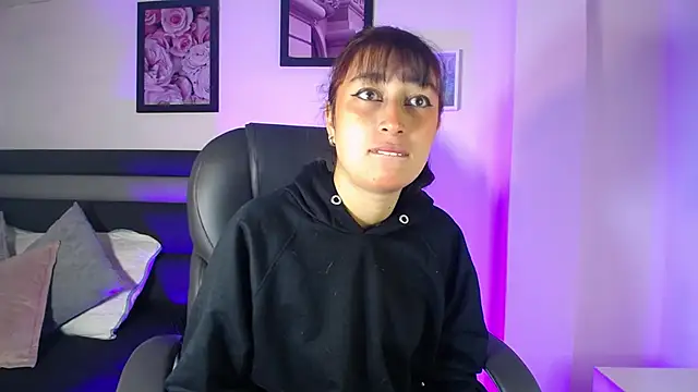 Snapshot of Fenixx_19 chatting on 04/06/26, 11:22 Fenixx 19 online show from 04/06/26, 11:22