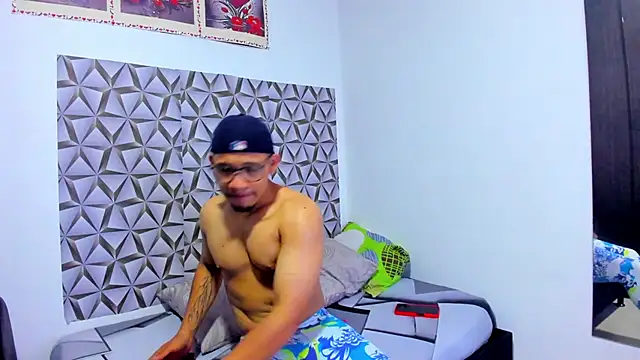 Snapshot of Benjamin_lich chatting on 04/07/26, 01:55 Benjamin lich online show from 04/07/26, 01:55